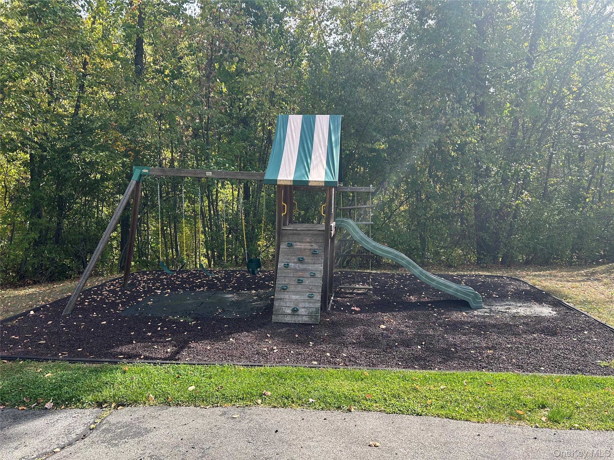 102 Fox Run Lane Property Photo 12