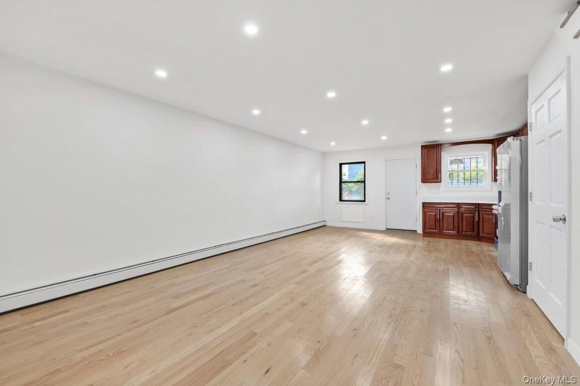2445 Lurting Avenue Property Photo 3
