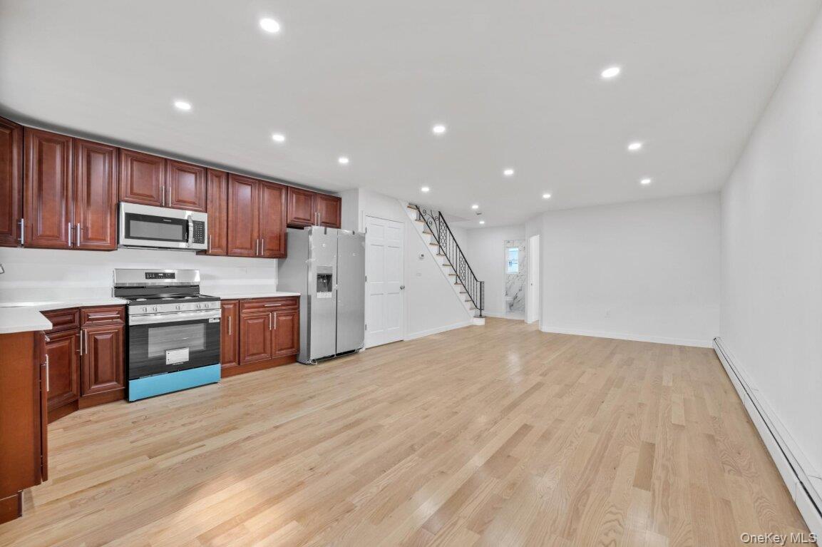 2445 Lurting Avenue Property Photo 6