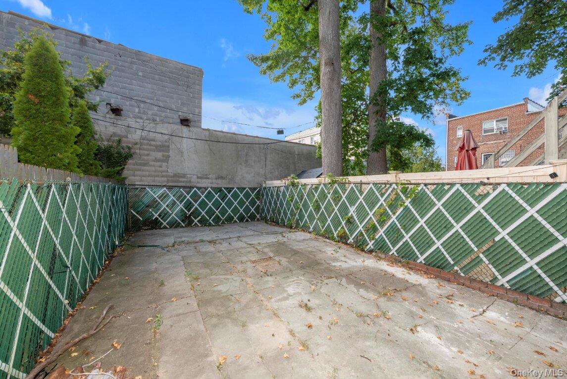 2445 Lurting Avenue Property Photo 17
