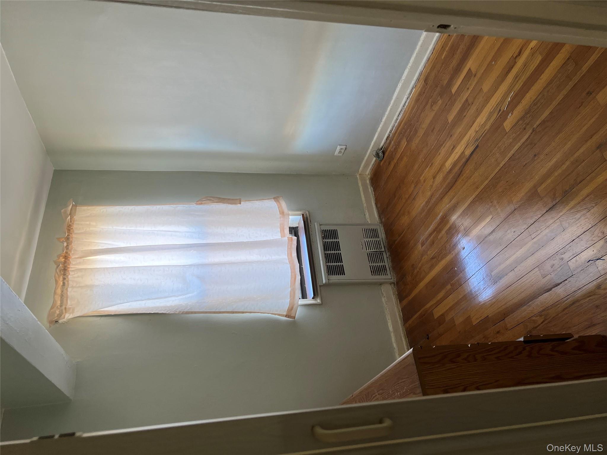 84-20 51 Avenue 6h Property Photo 2
