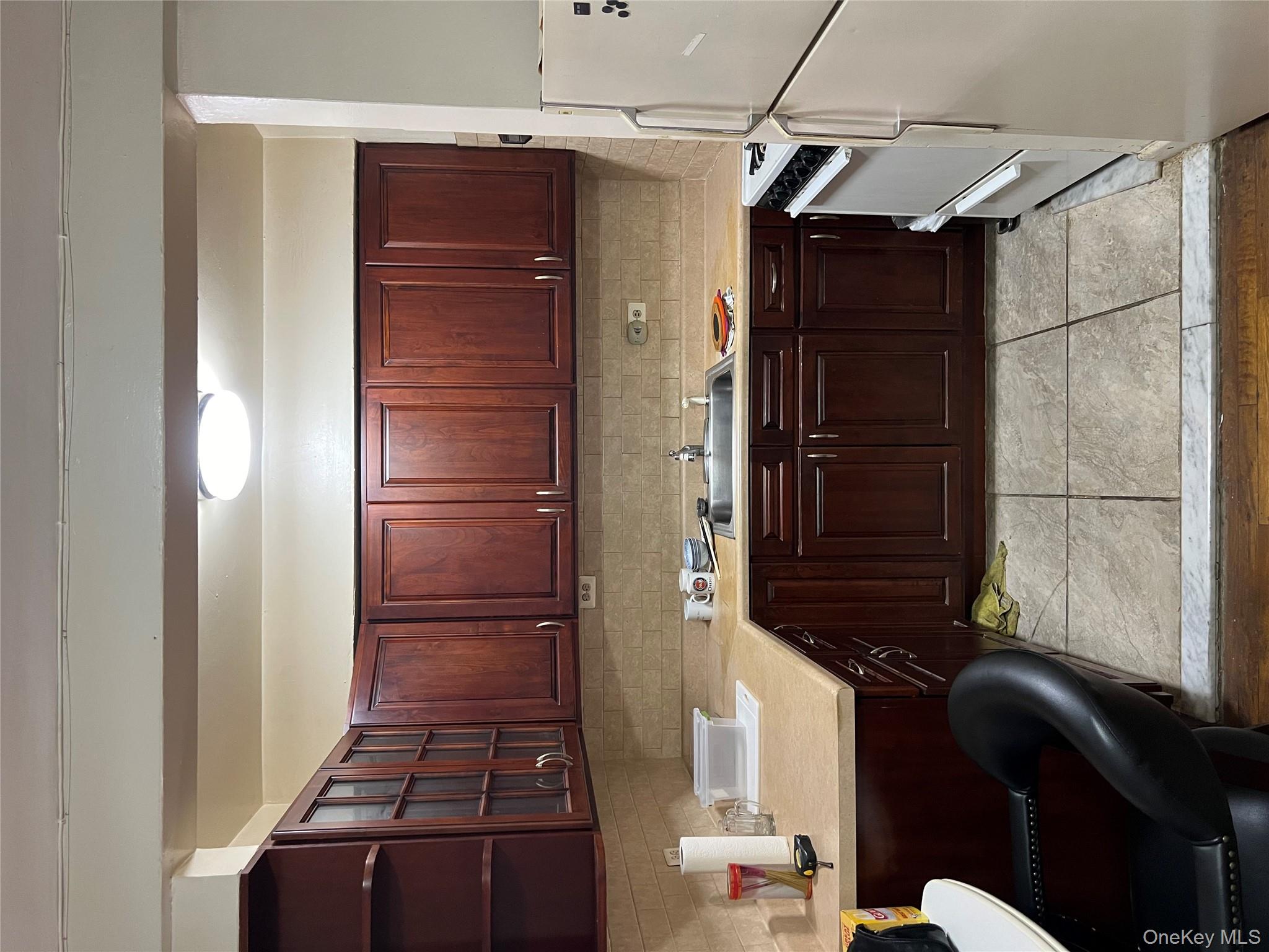 84-20 51 Avenue 6h Property Photo 7