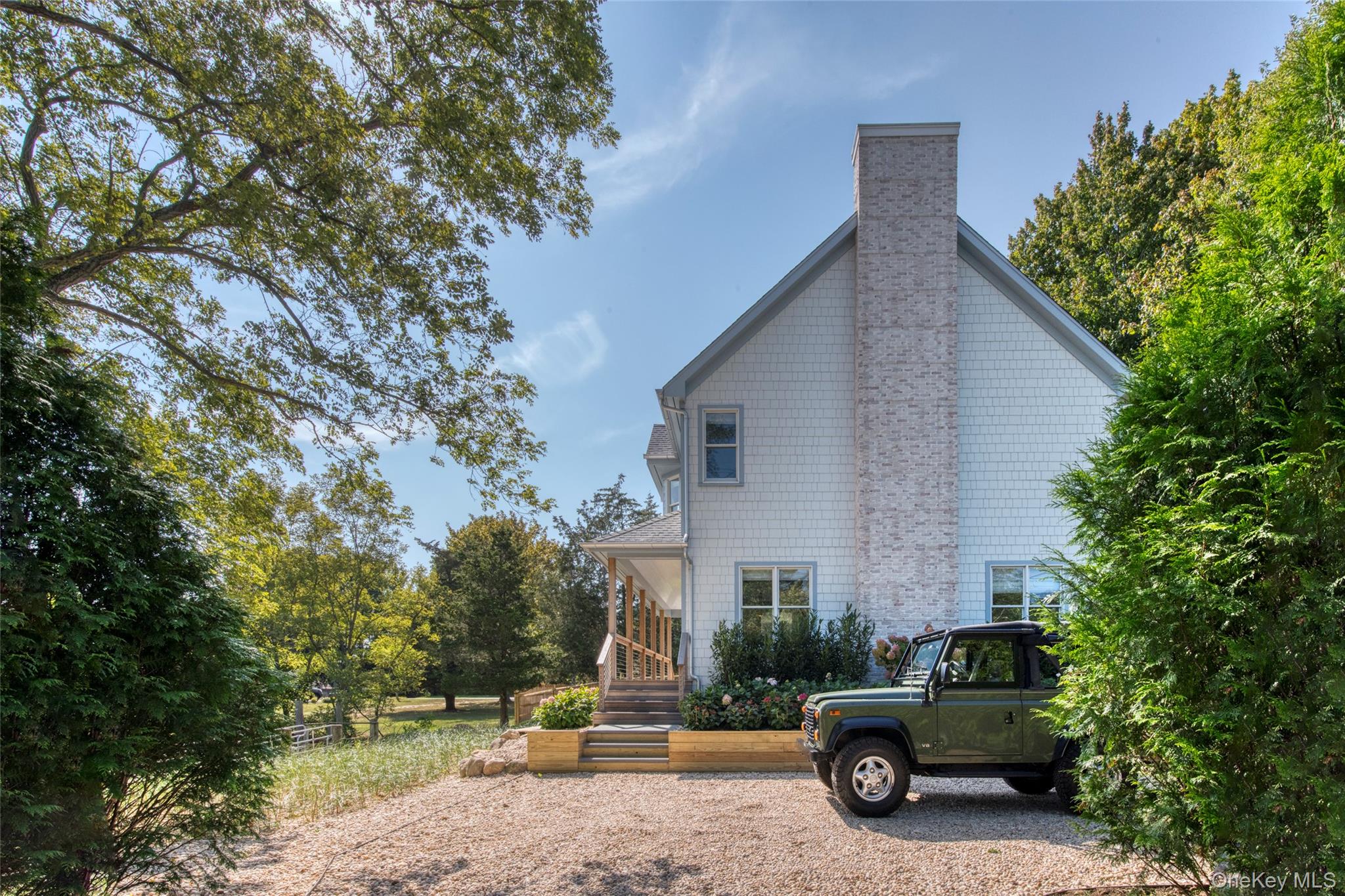 980 Manhanset Avenue Property Photo 1