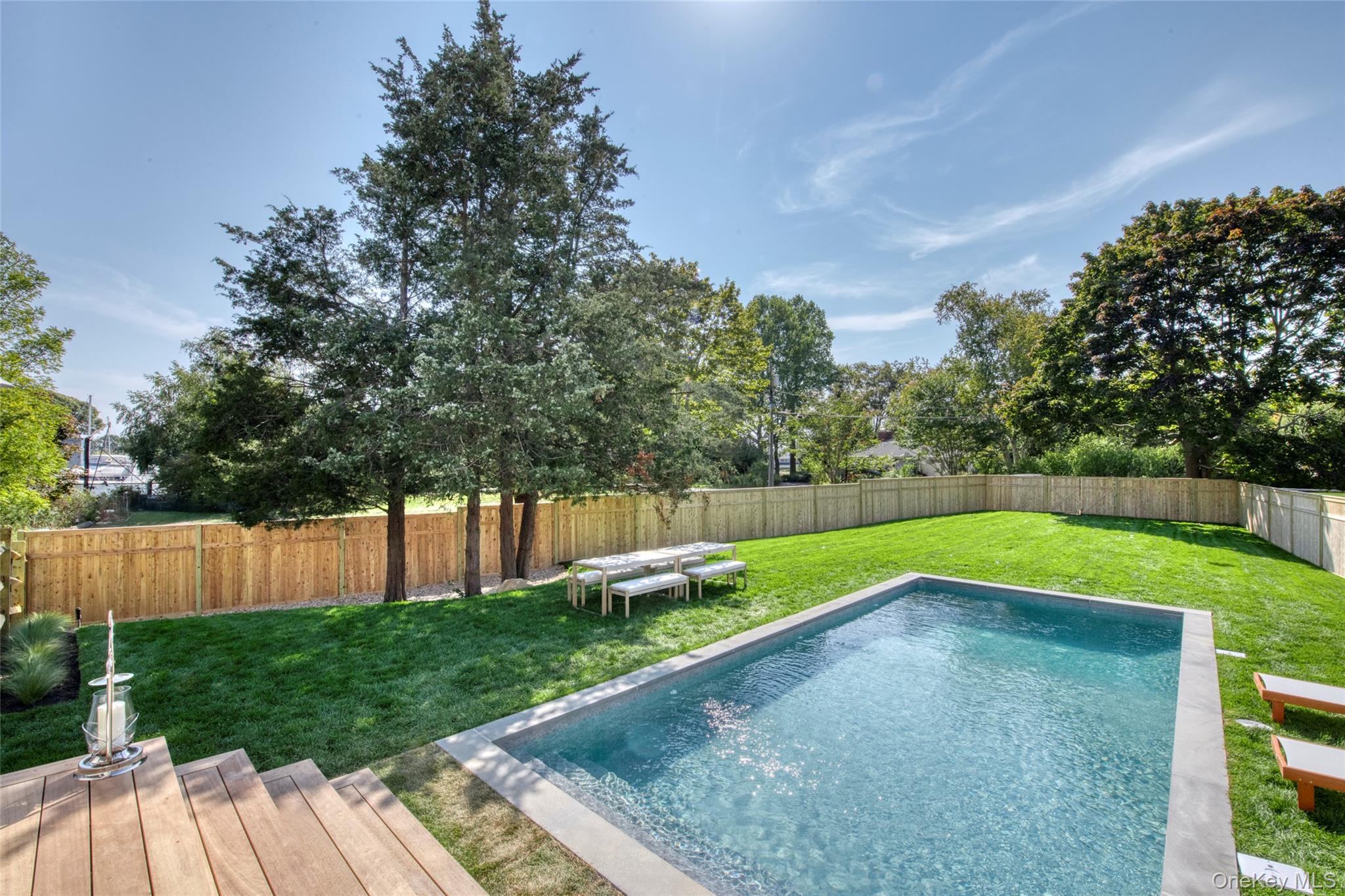 980 Manhanset Avenue Property Photo 4