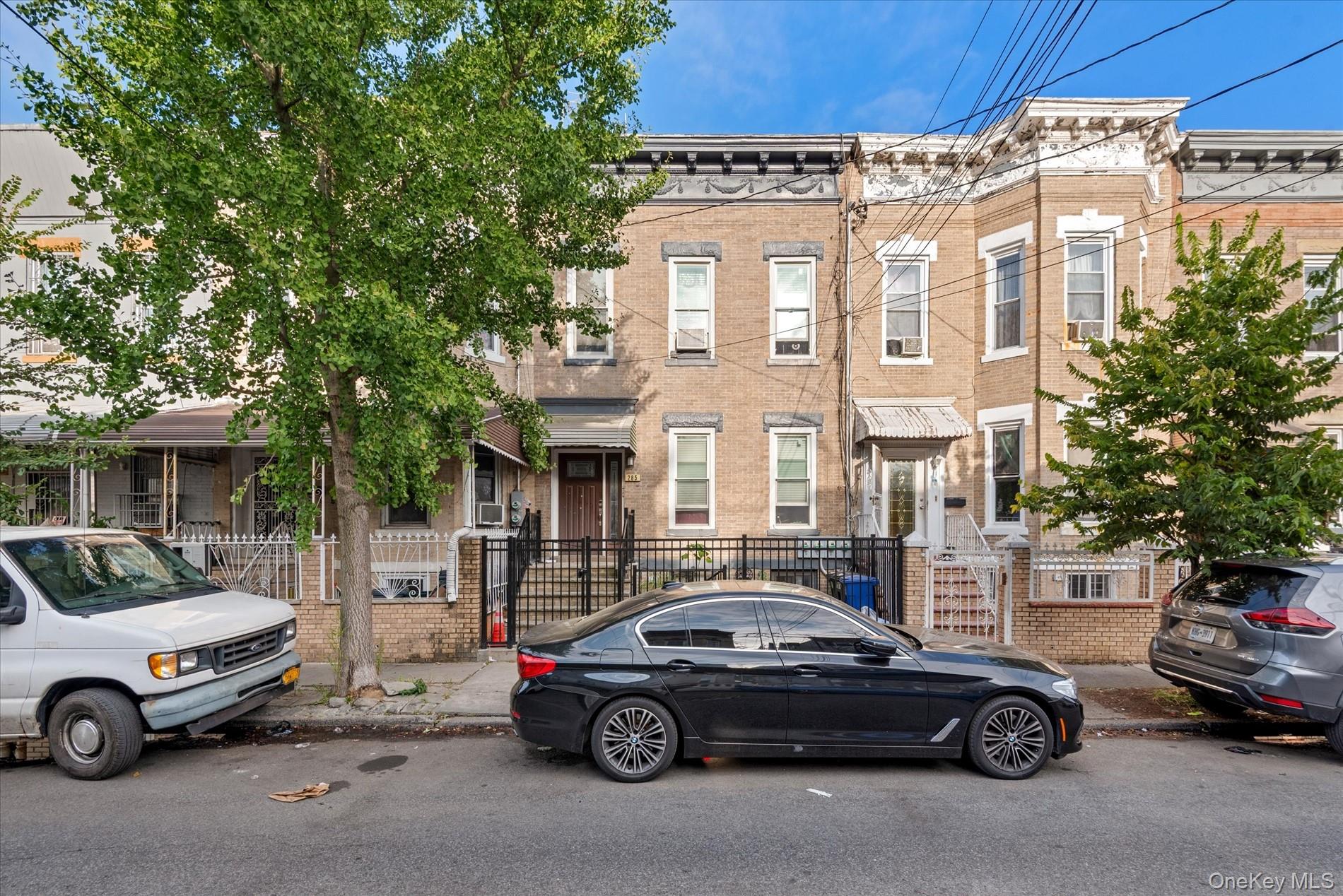 285 Lincoln Avenue Property Photo 1