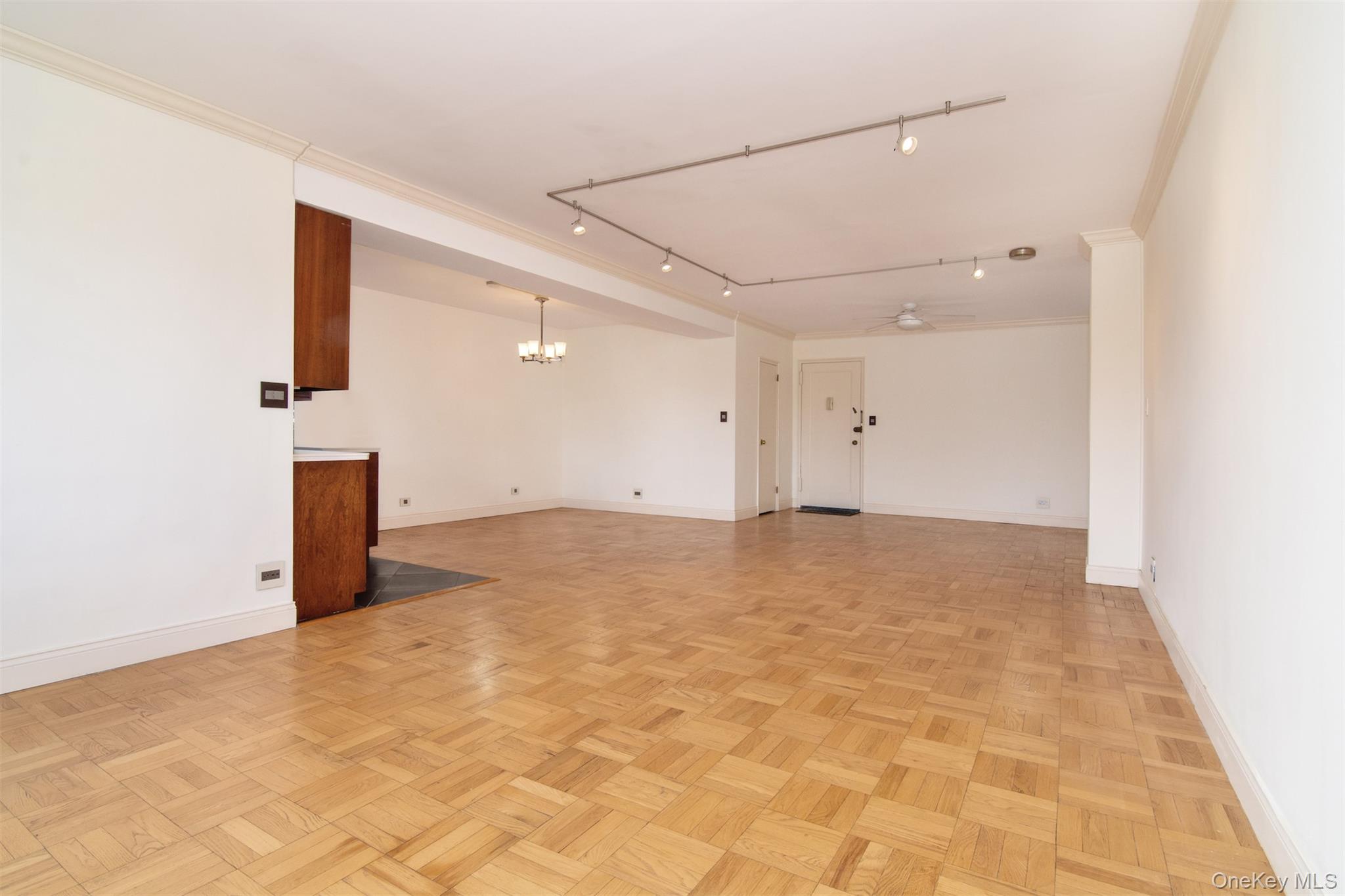 750 Kappock Street 807 Property Photo 6