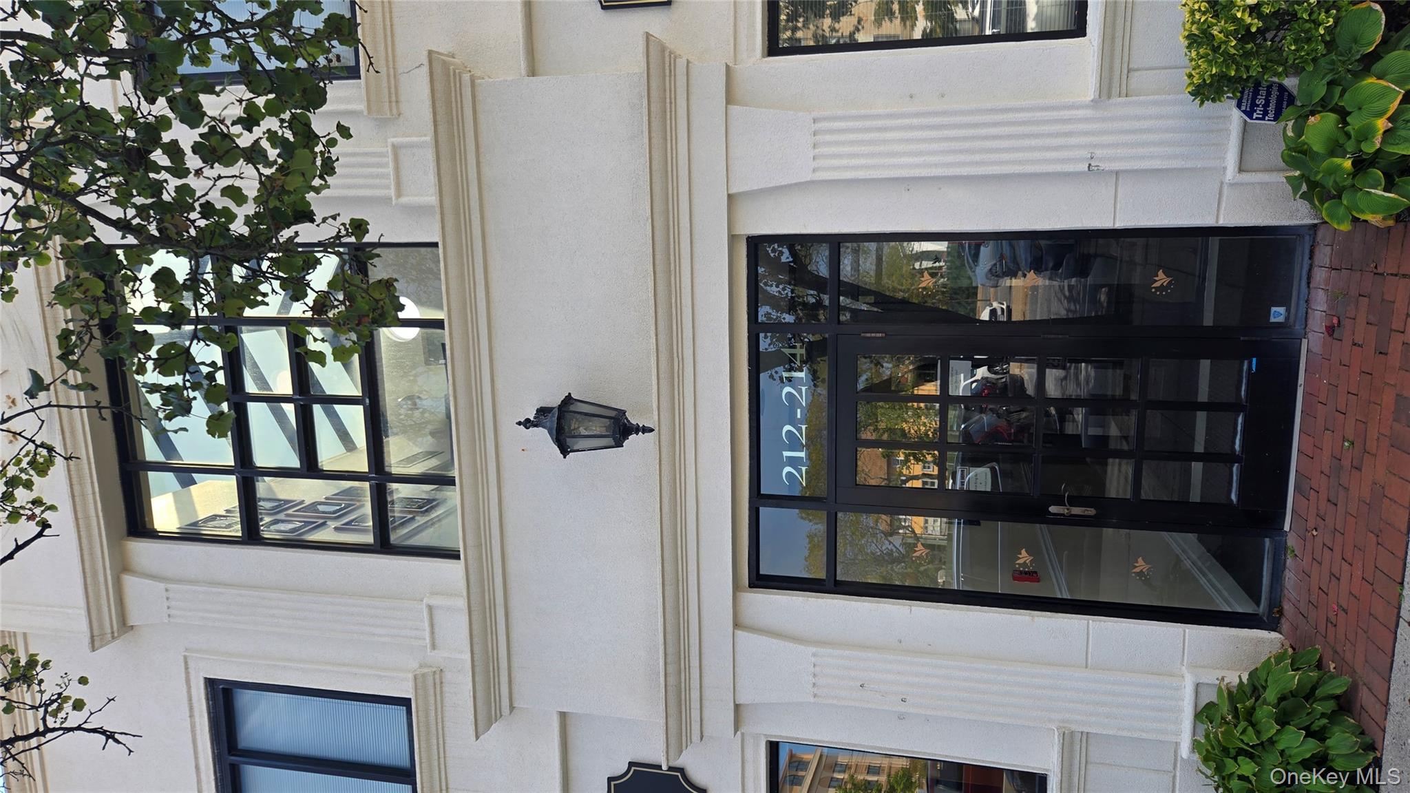 212 W Park Avenue UPPER Property Photo 1