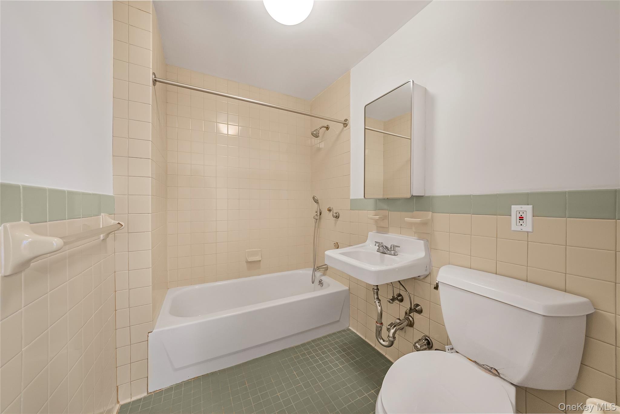 17 E 131st 1a Property Photo 12