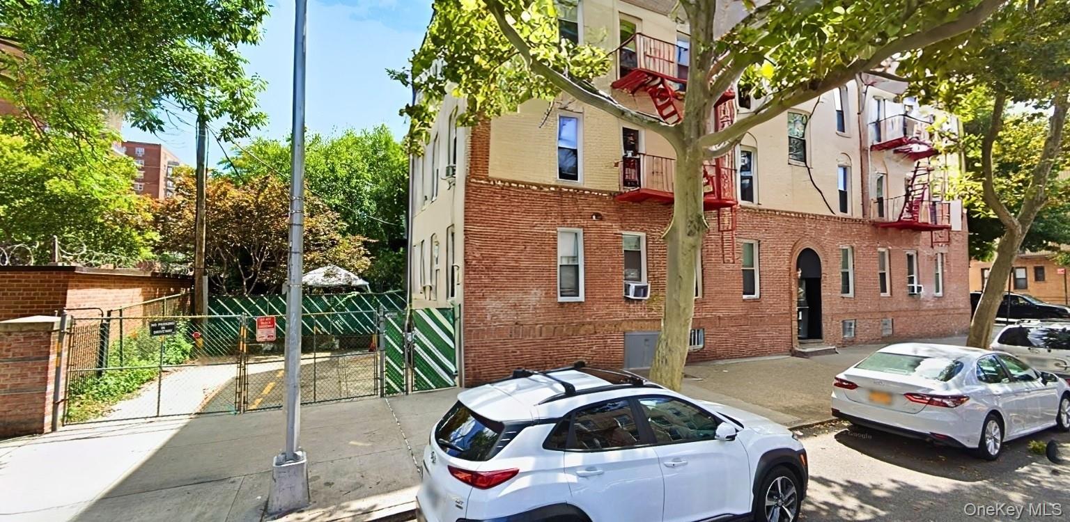 5201 Skillman Avenue Property Photo 3