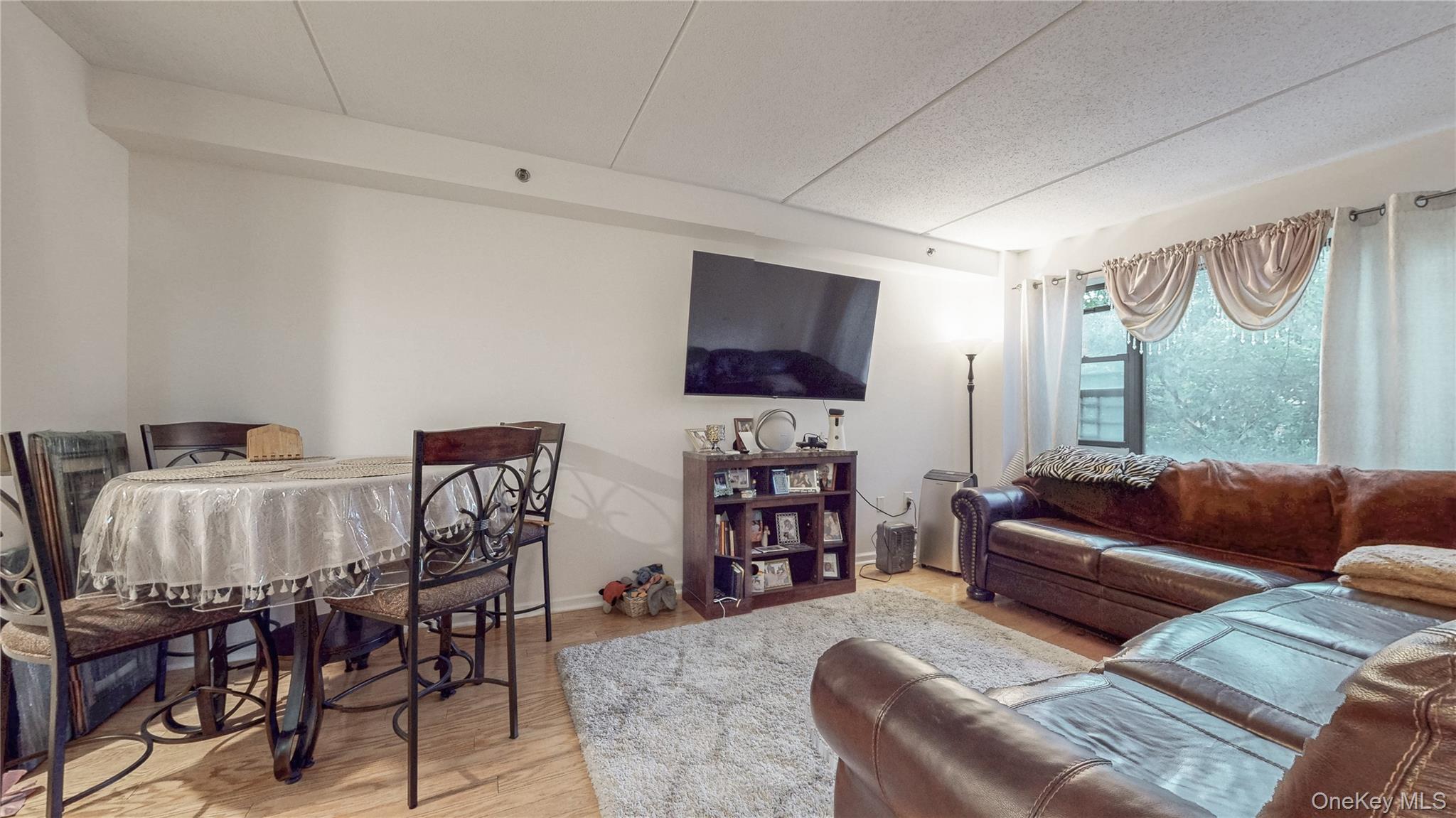 1275 Grant Avenue 2G Property Photo 1