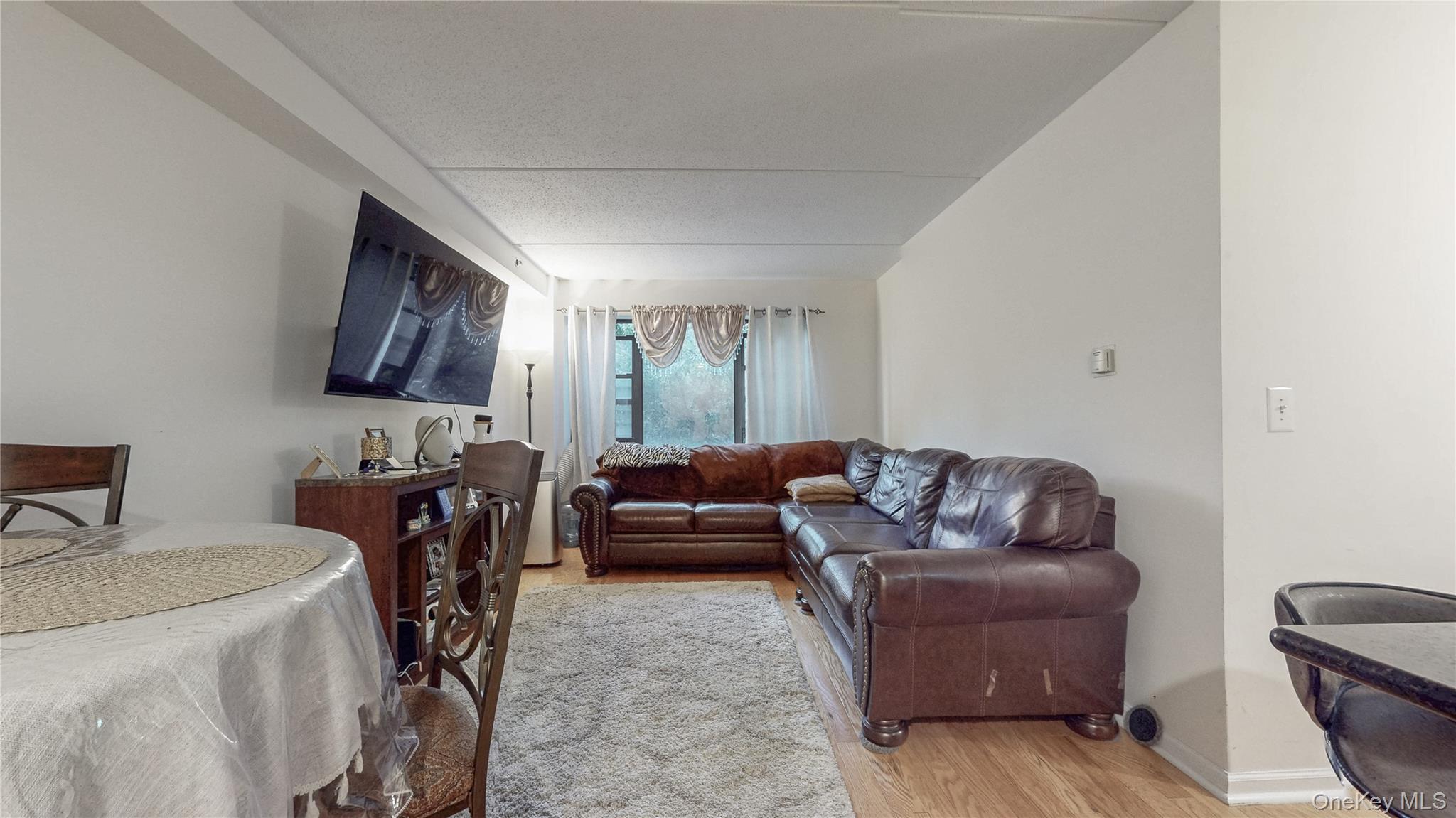 1275 Grant Avenue 2g Property Photo 3