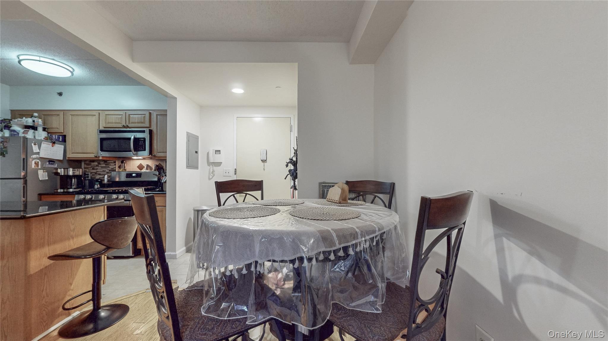 1275 Grant Avenue 2g Property Photo 5