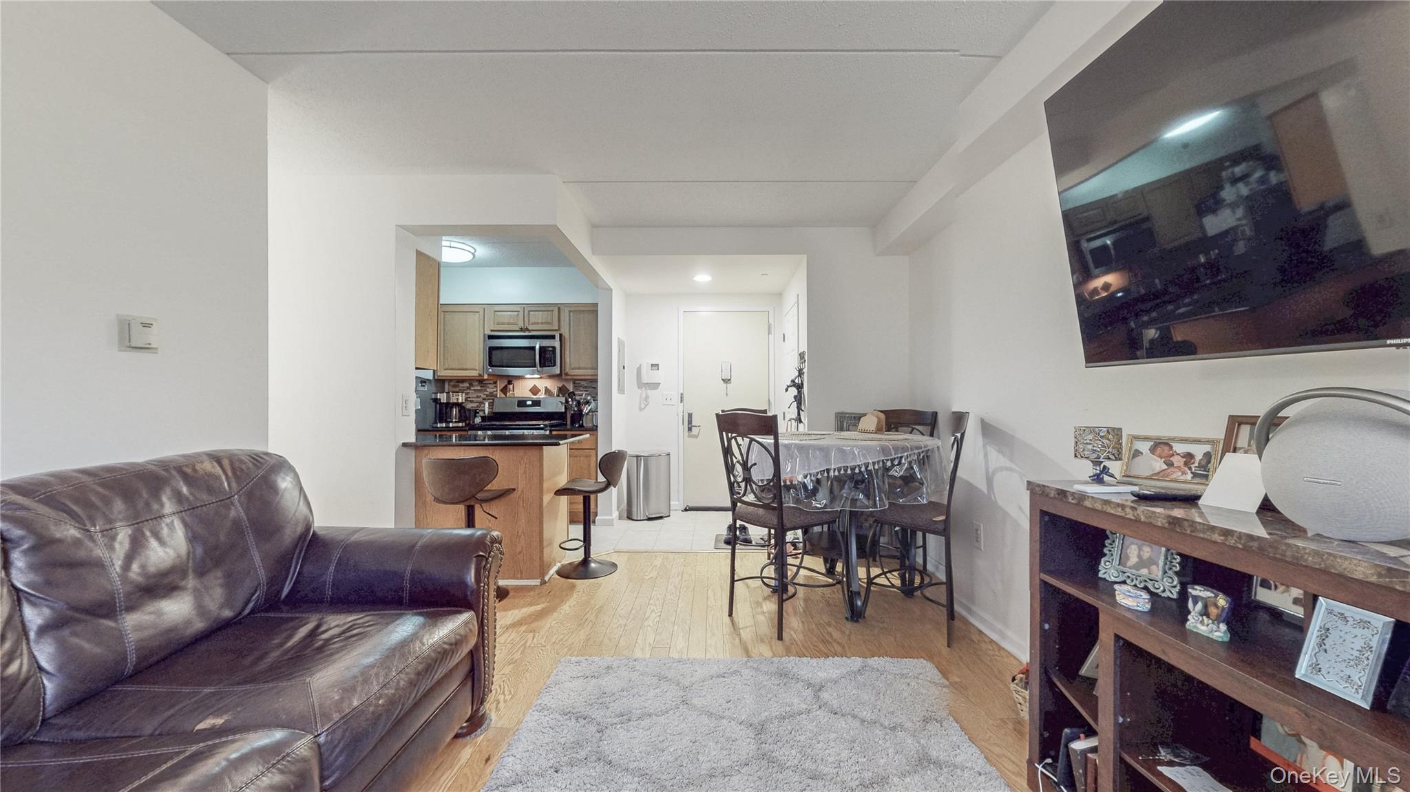 1275 Grant Avenue 2g Property Photo 6