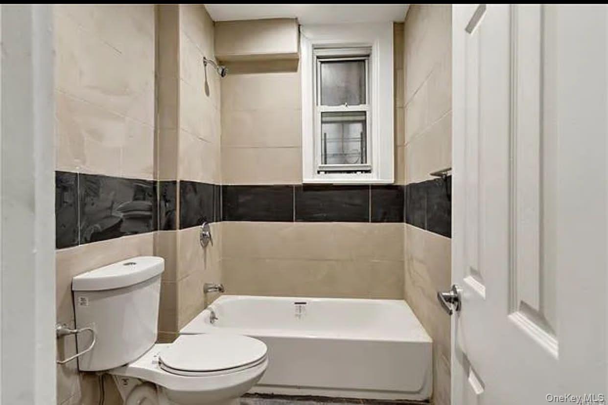 1350 Clay Avenue Property Photo 3