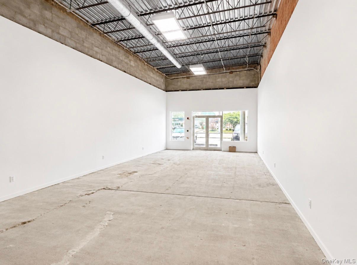 1787 Middle Country Road Property Photo 4