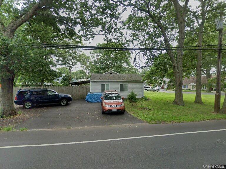 56 Dix Hills Rd Property Photo 1