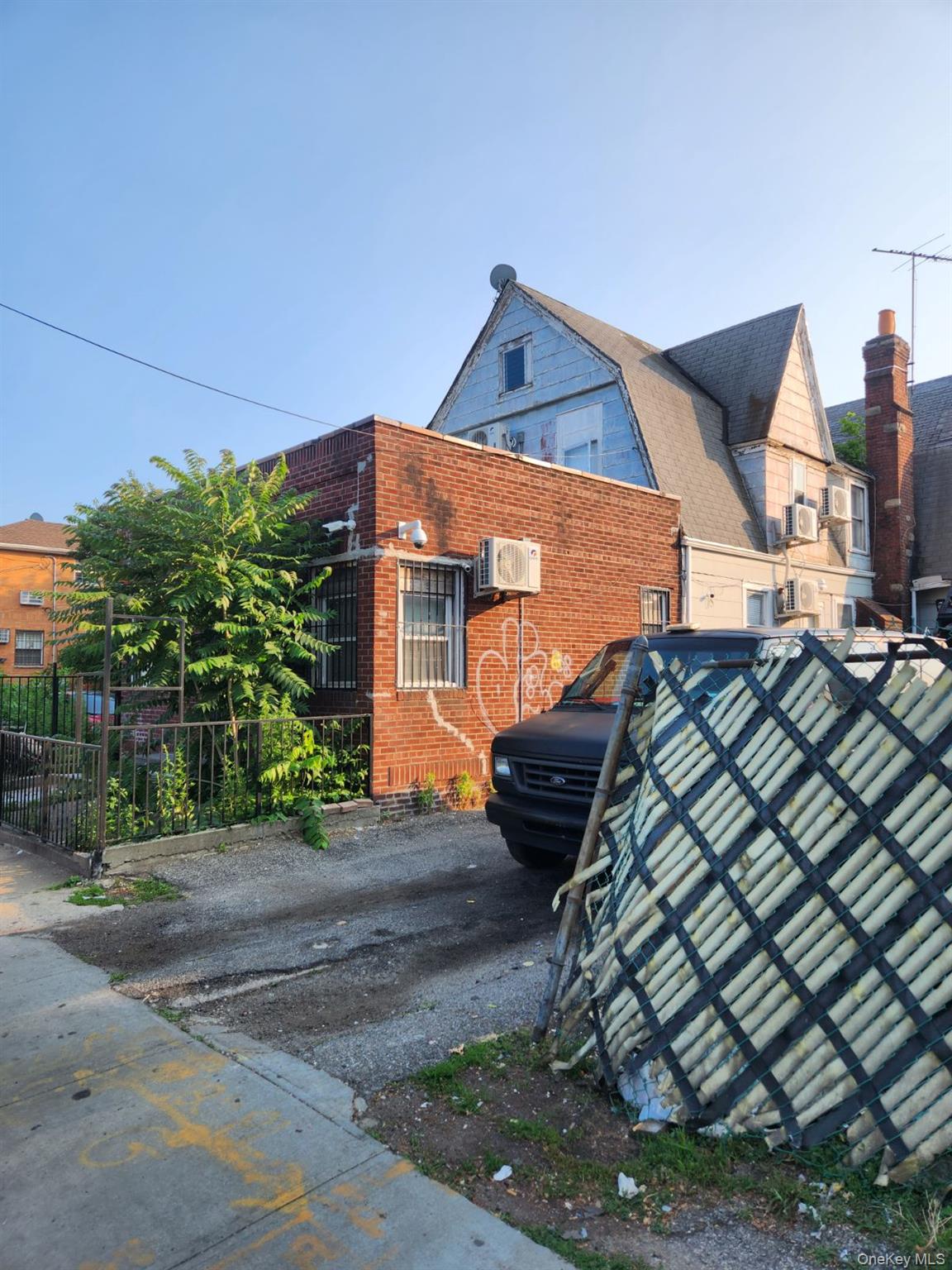 103-16 Van Wyck Expressway Property Photo 1