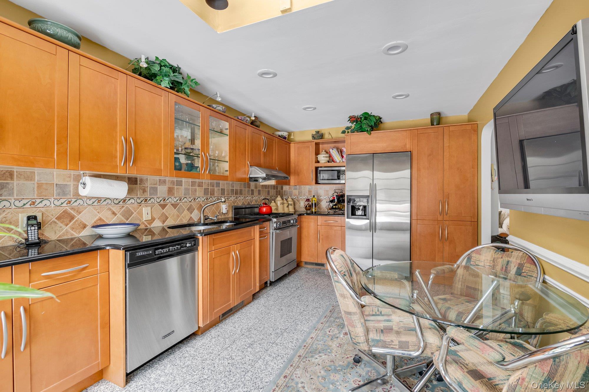 1 Crystal Drive Property Photo 10