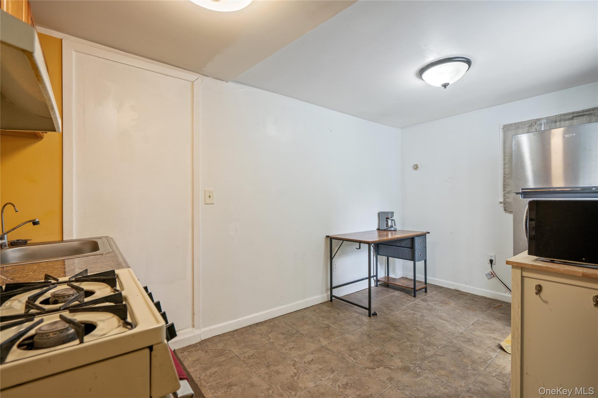 660 Rosevale Avenue Property Photo 12