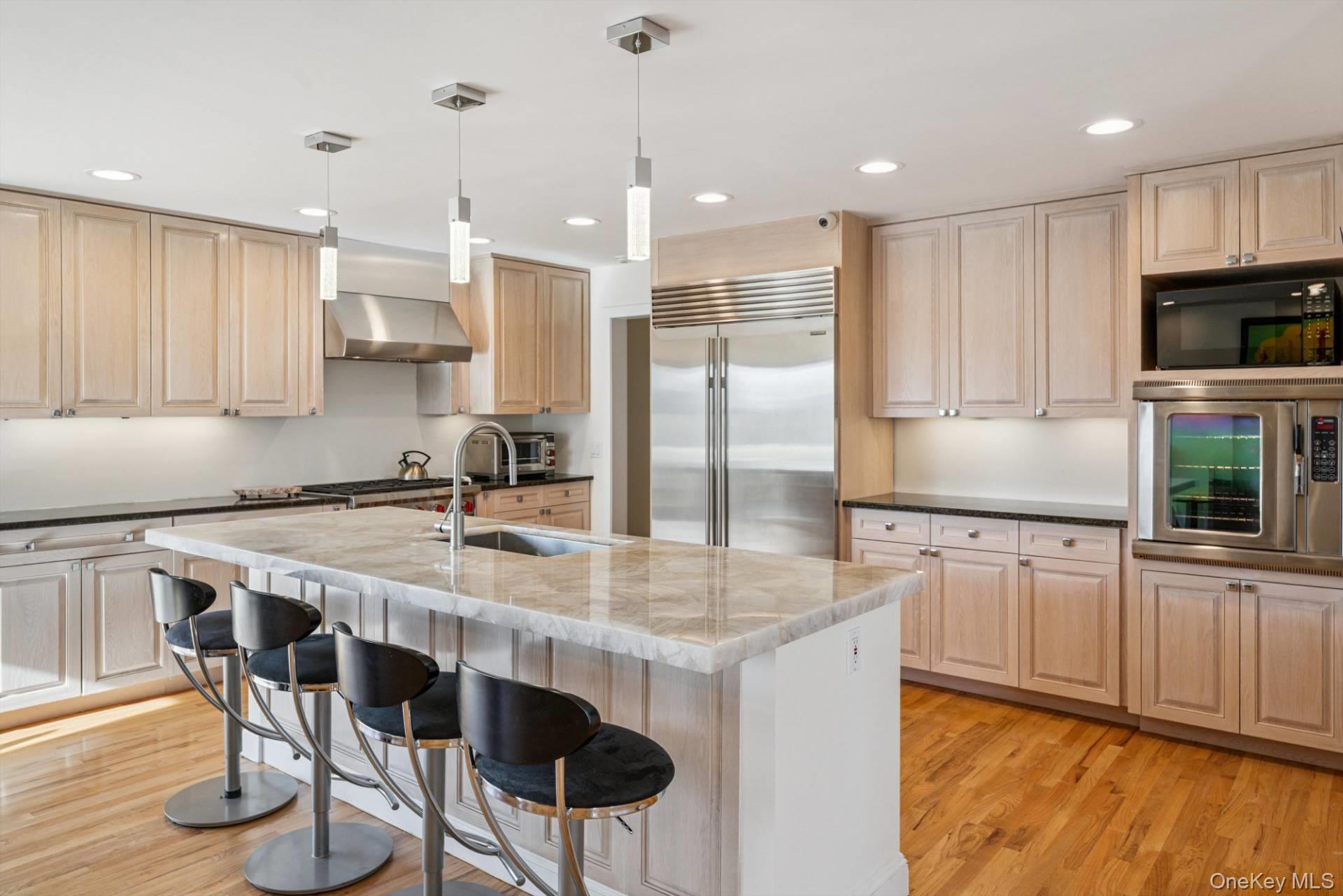 521 Dune Road Property Photo 13