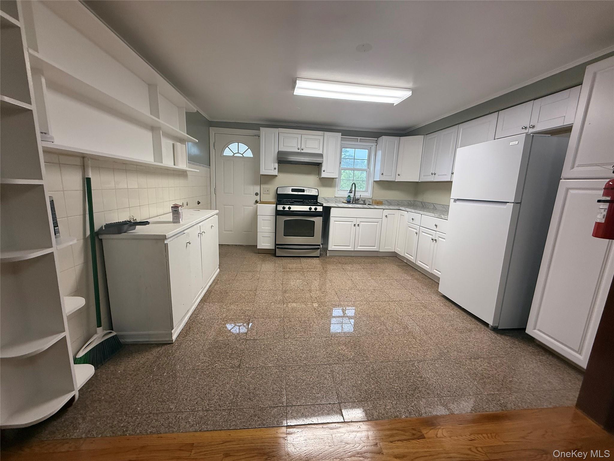 56 Club Lane Property Photo 6