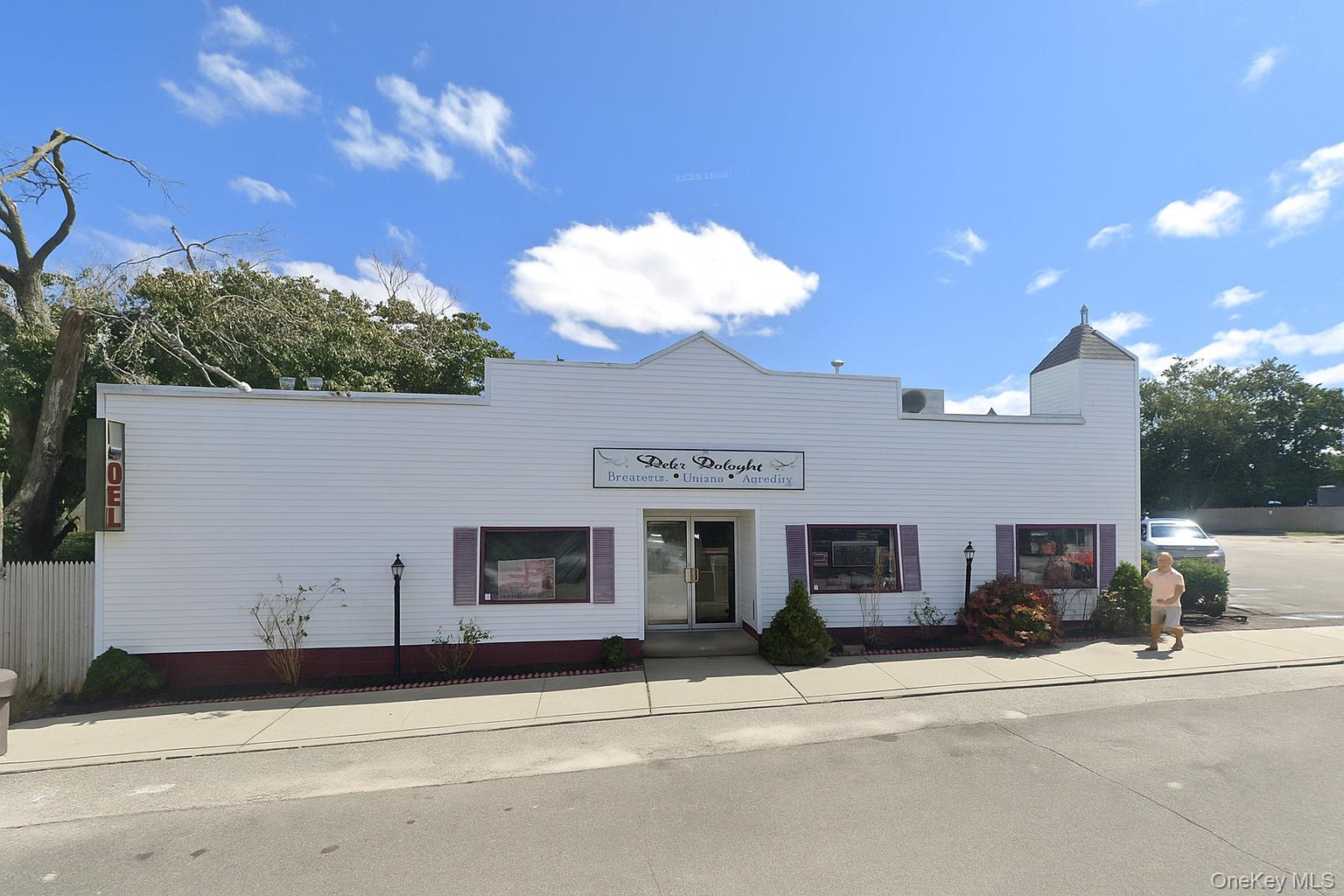 615-623 Montauk Highway Property Photo 2