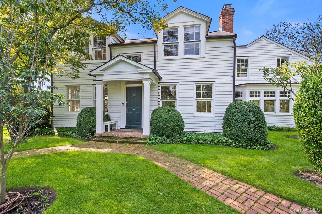 46 Bellport Lane Property Photo 8