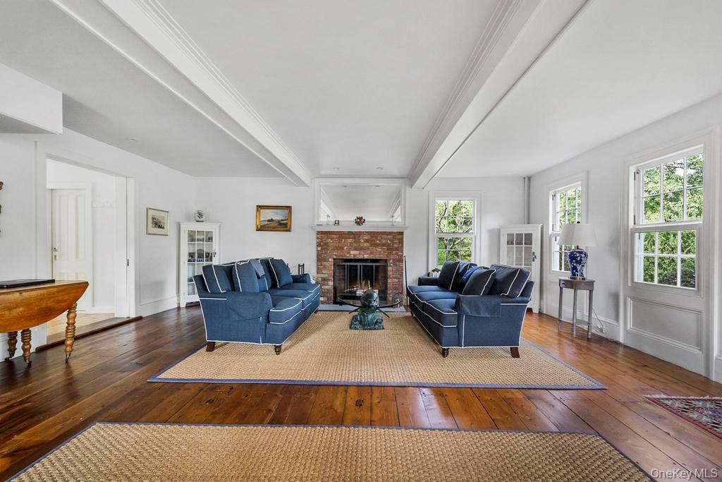 46 Bellport Lane Property Photo 15