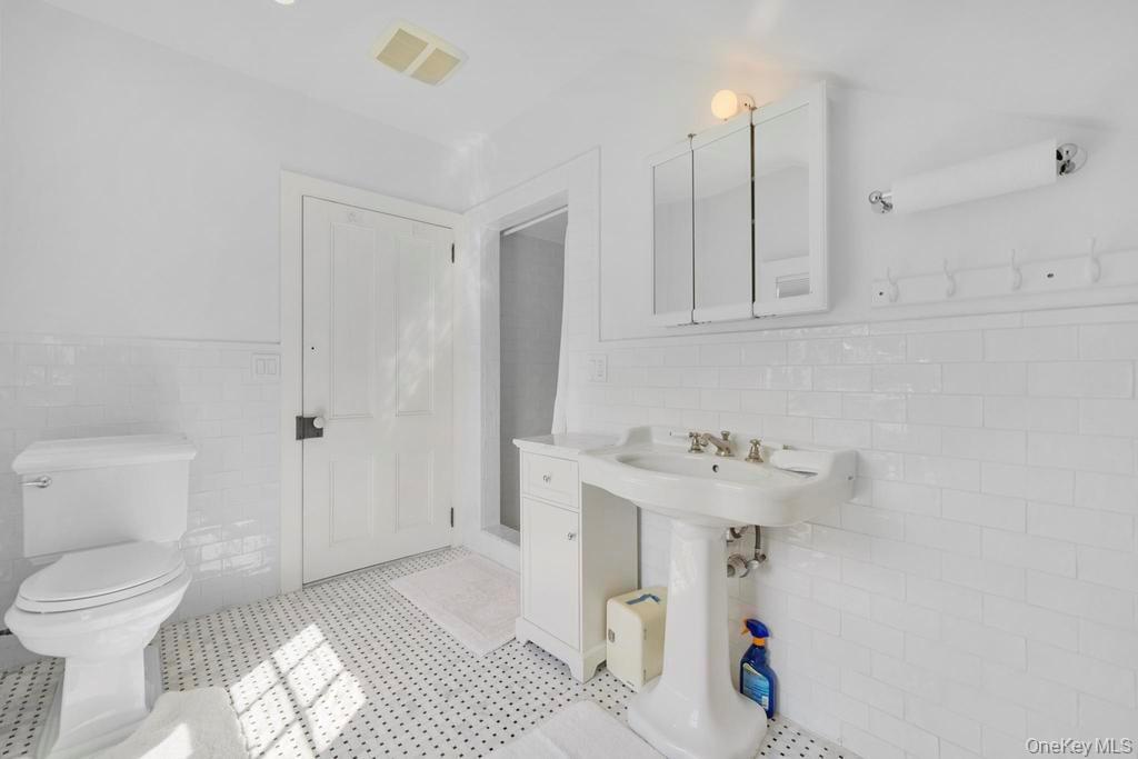 46 Bellport Lane Property Photo 18