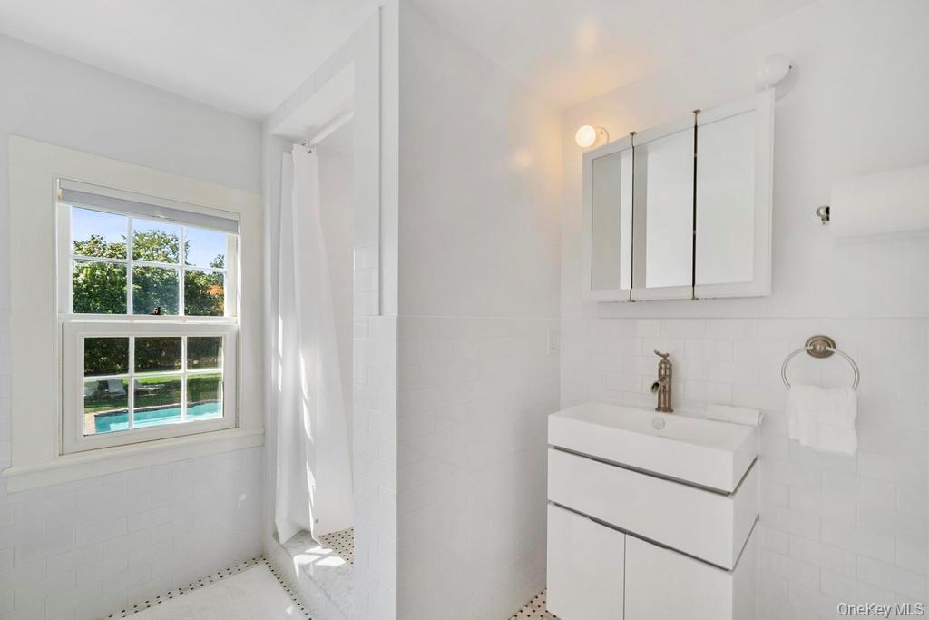 46 Bellport Lane Property Photo 23