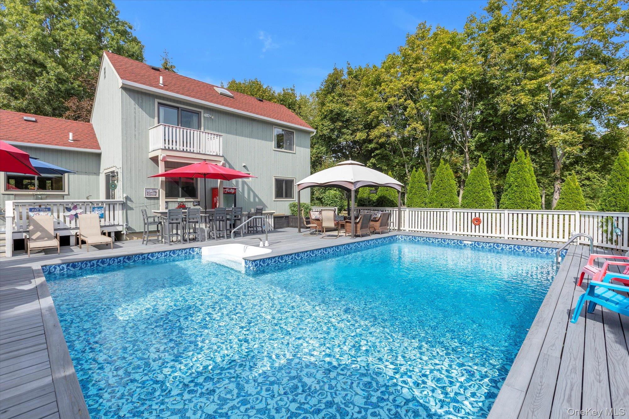 7 Eileen Circle Property Photo 1