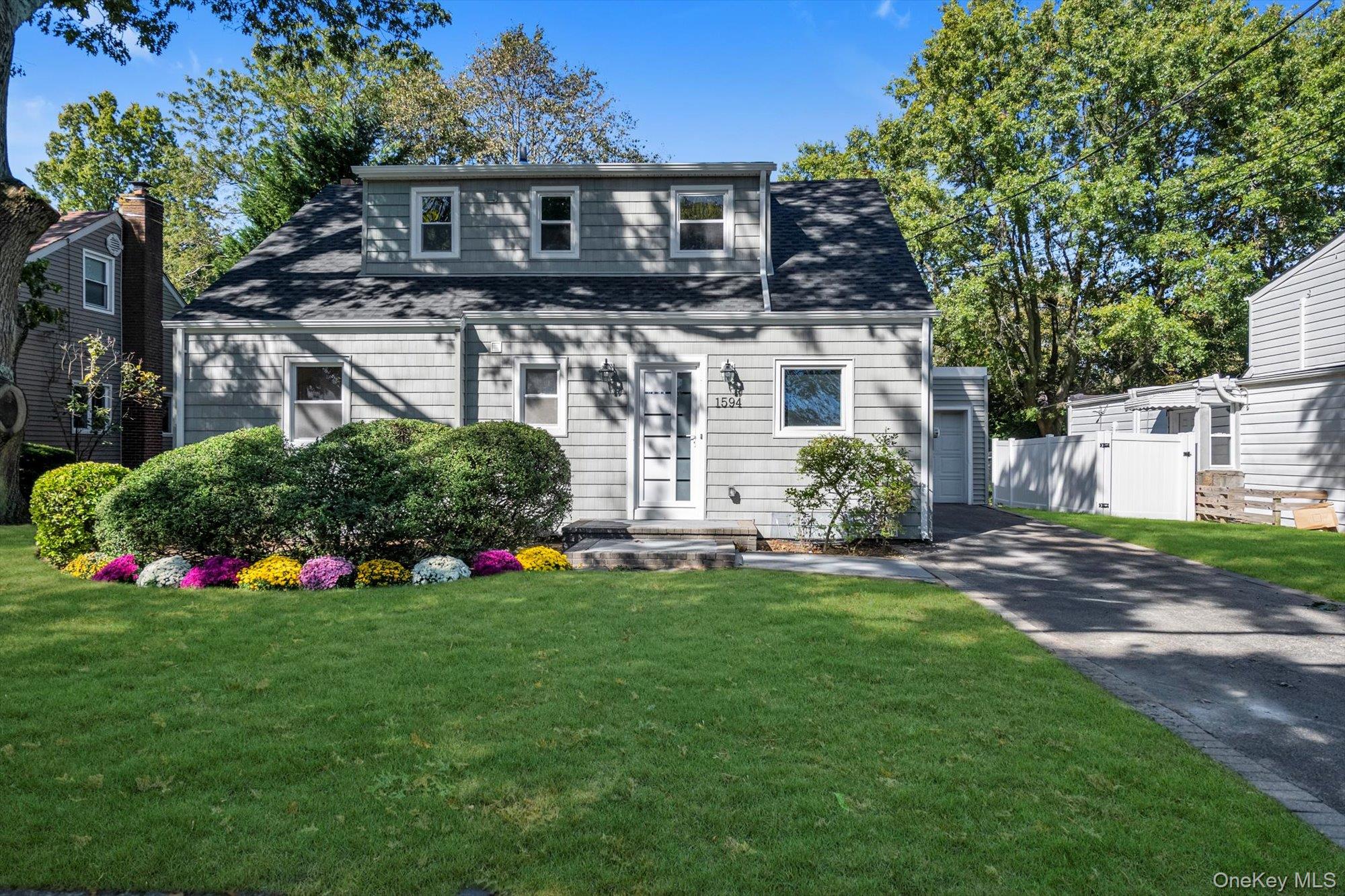 1594 Union Avenue Property Photo 1