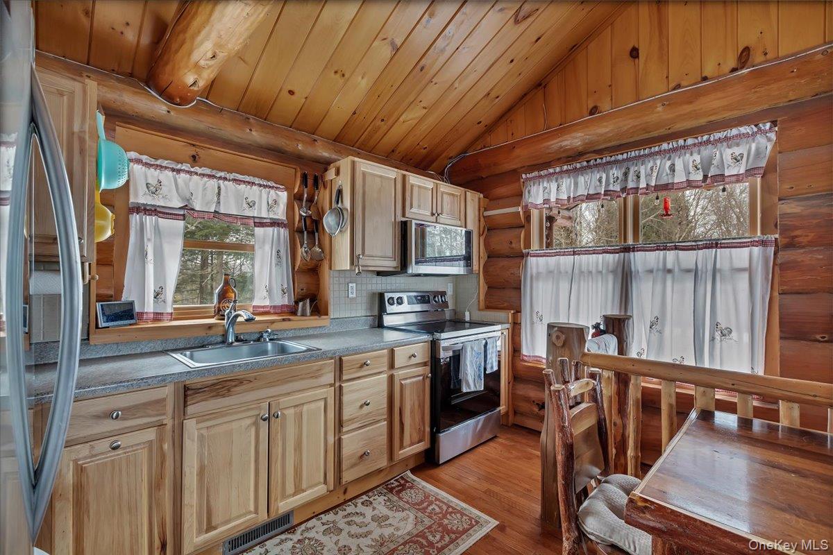 465 Barlow Road Property Photo 14