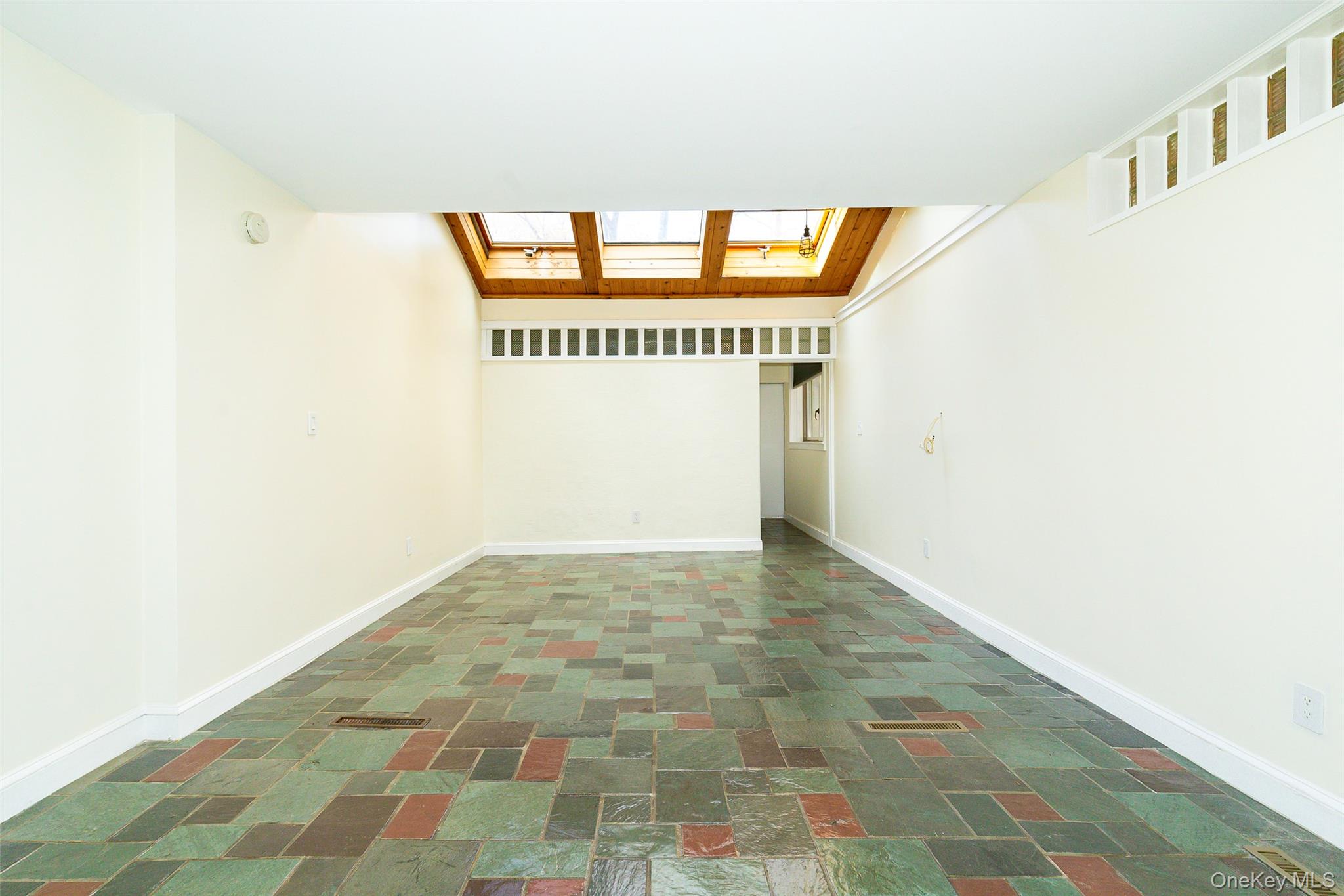 7 Ferris Lane Property Photo 9