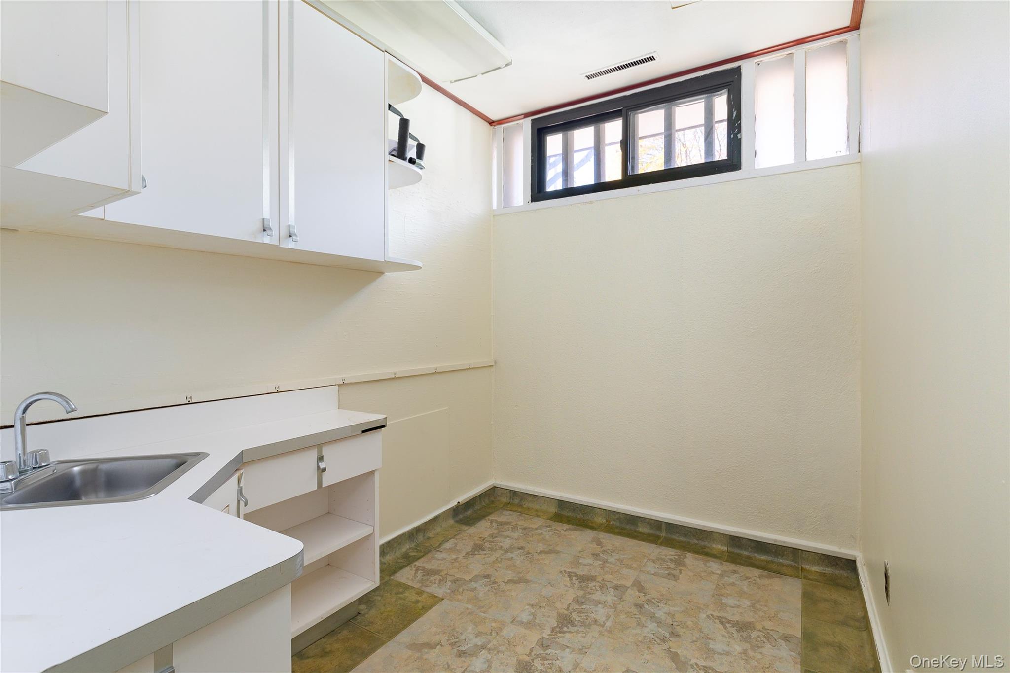 7 Ferris Lane Property Photo 32