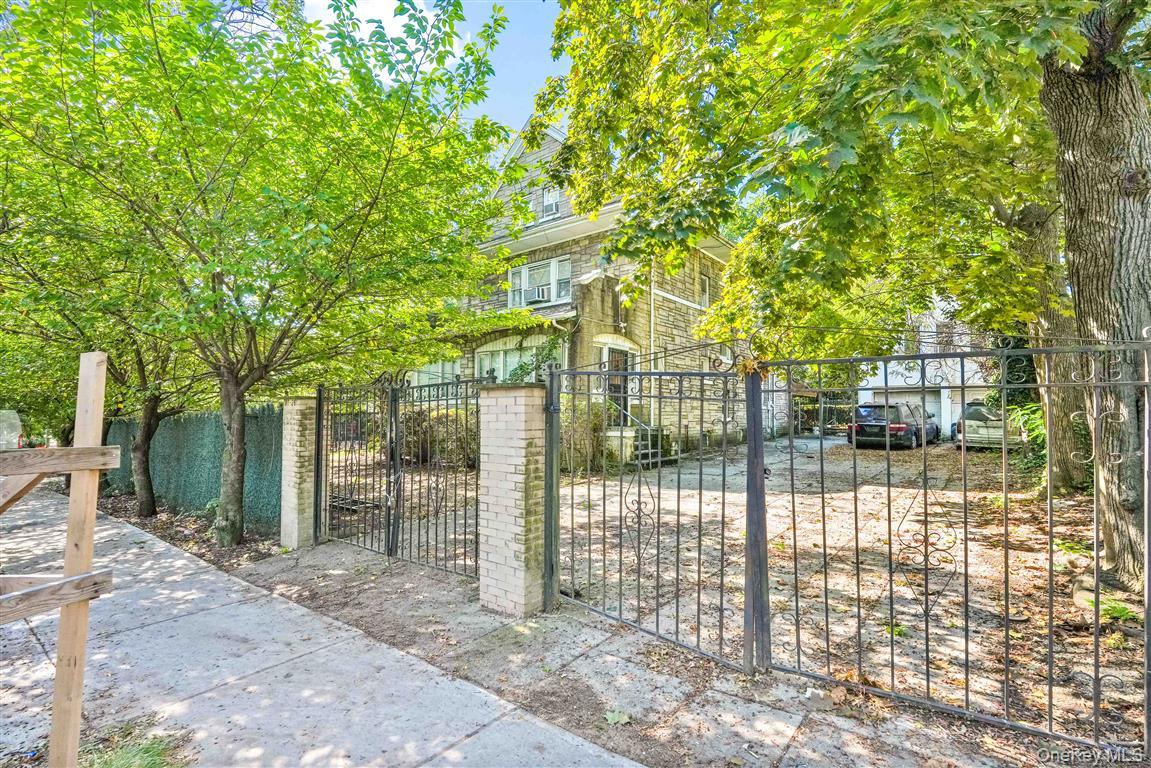 81-26 Austin Street Property Photo 6