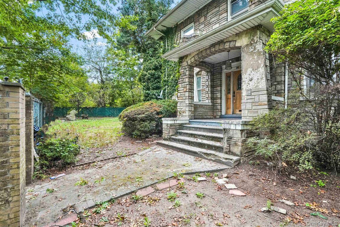 81-26 Austin Street Property Photo 3