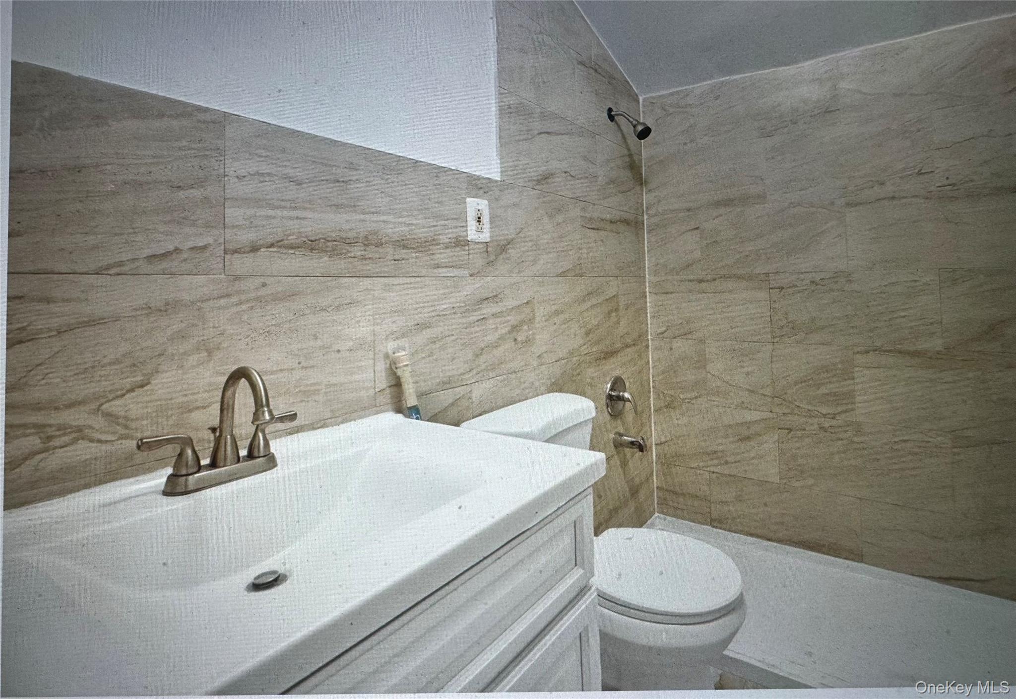 187-15 Tioga Drive Property Photo 3