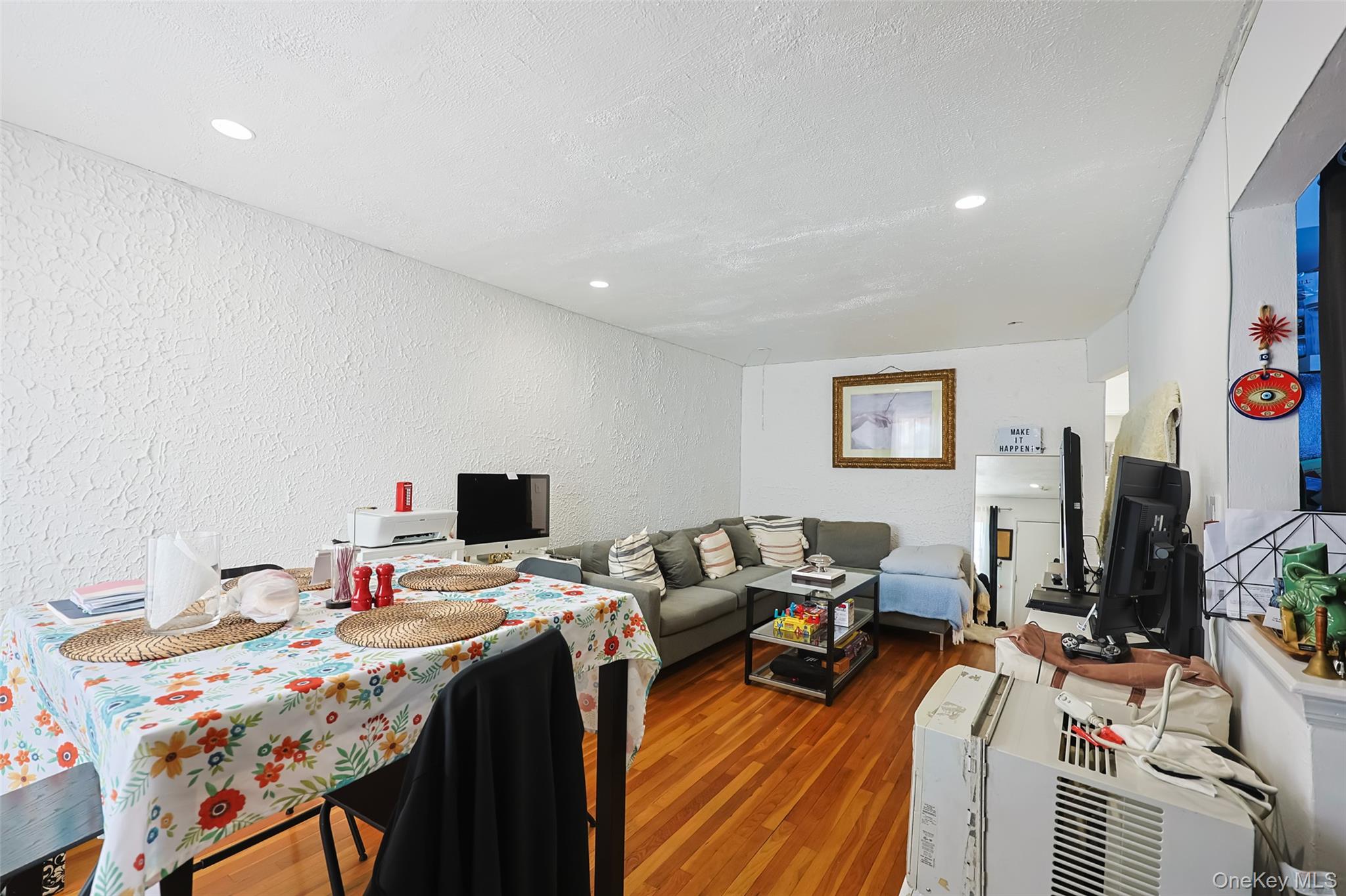 3231 71 Street Property Photo 3