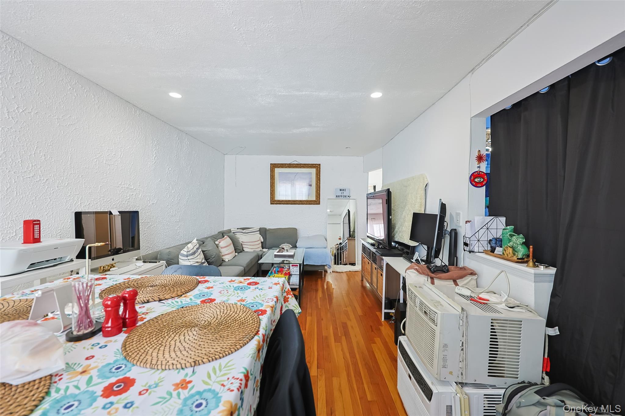 3231 71 Street Property Photo 4