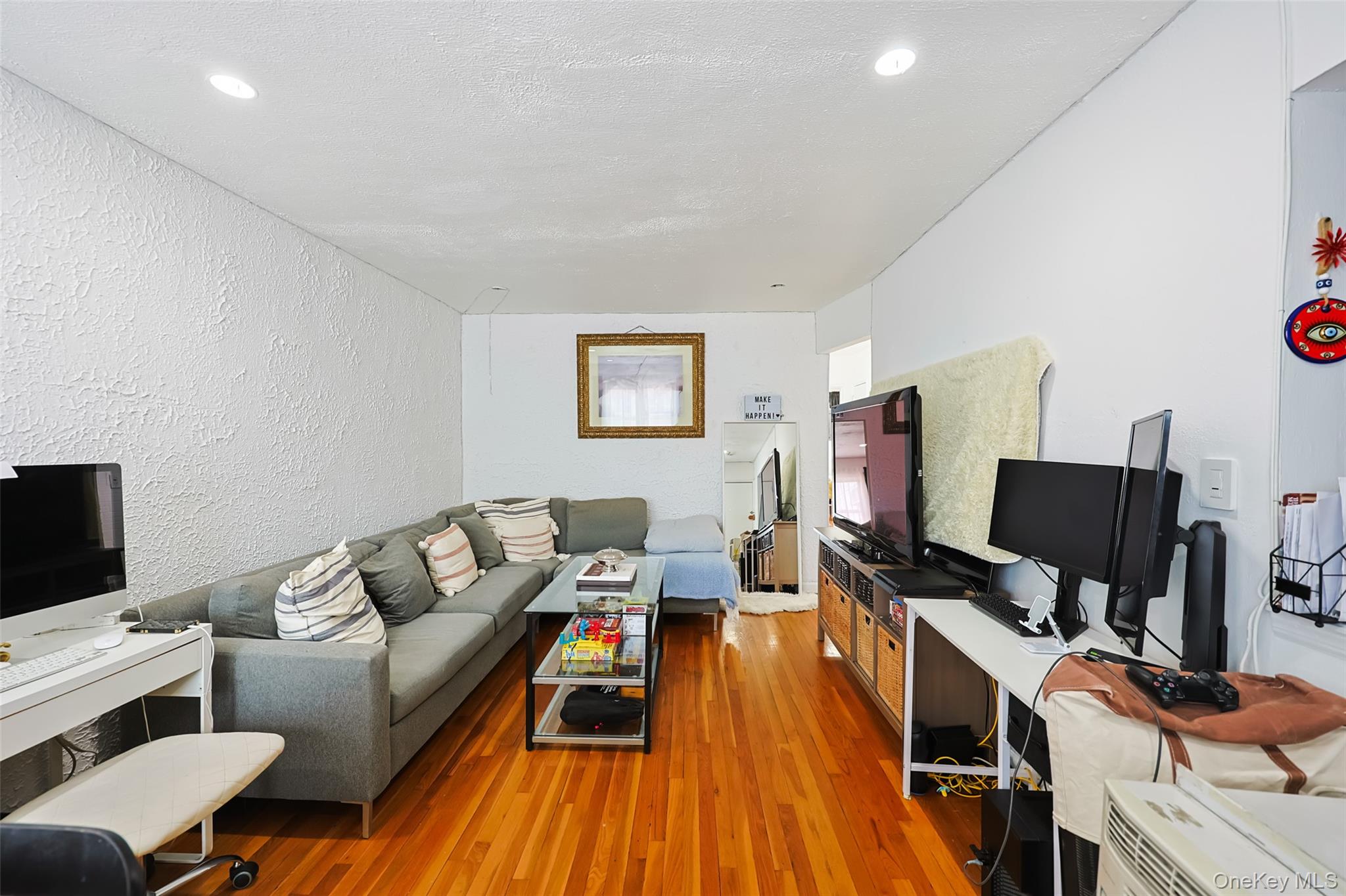 3231 71 Street Property Photo 5