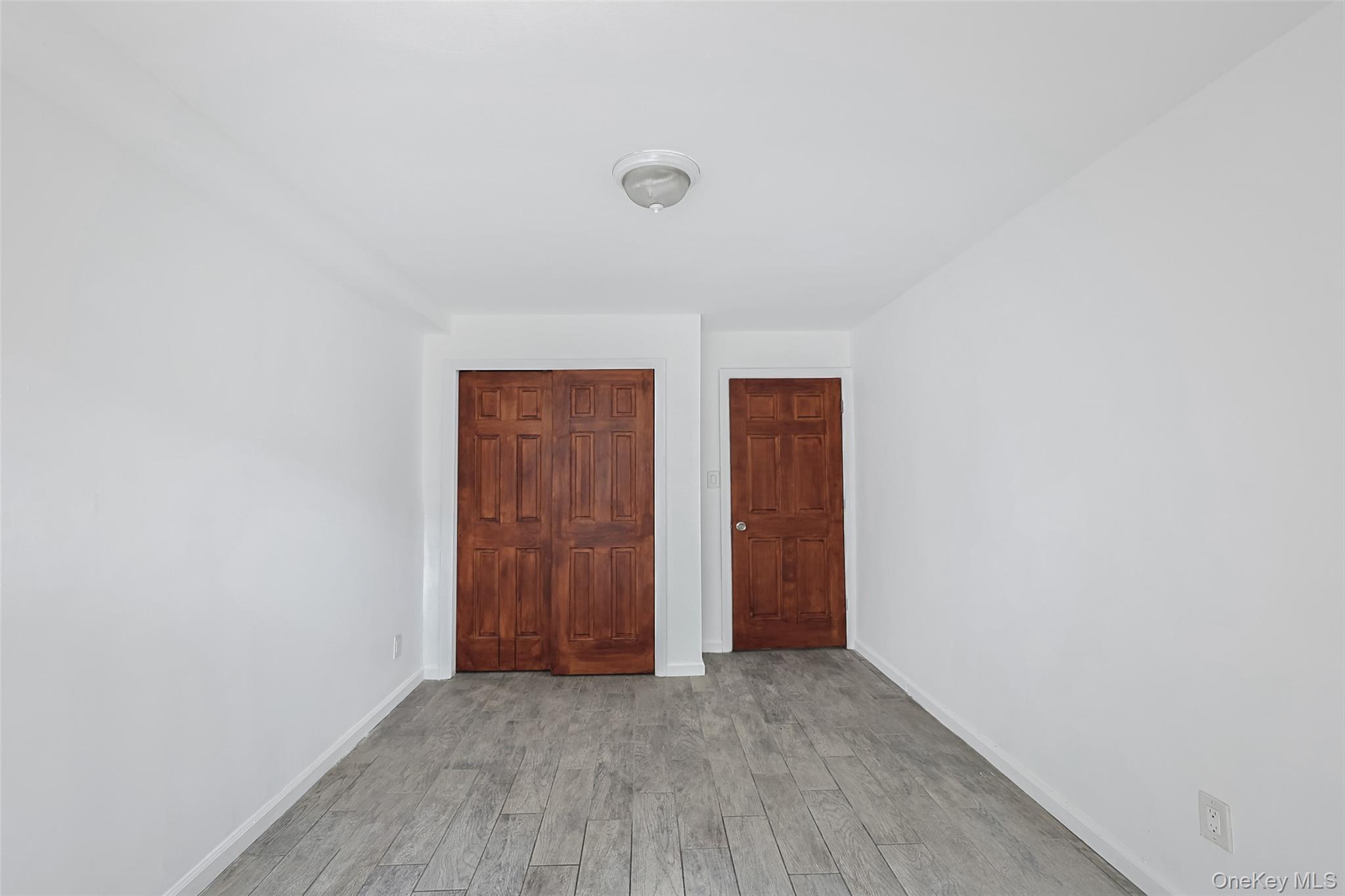 3231 71 Street Property Photo 11