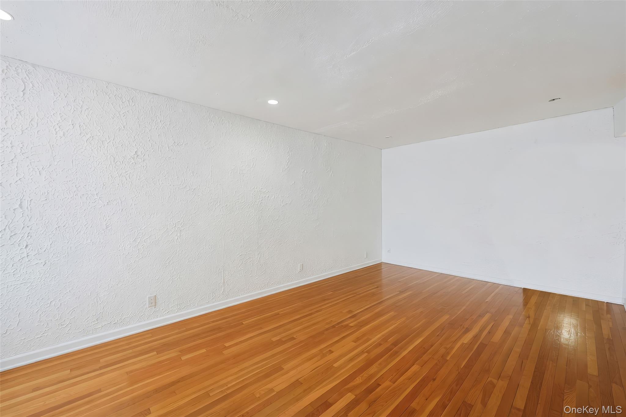 3231 71 Street Property Photo 14