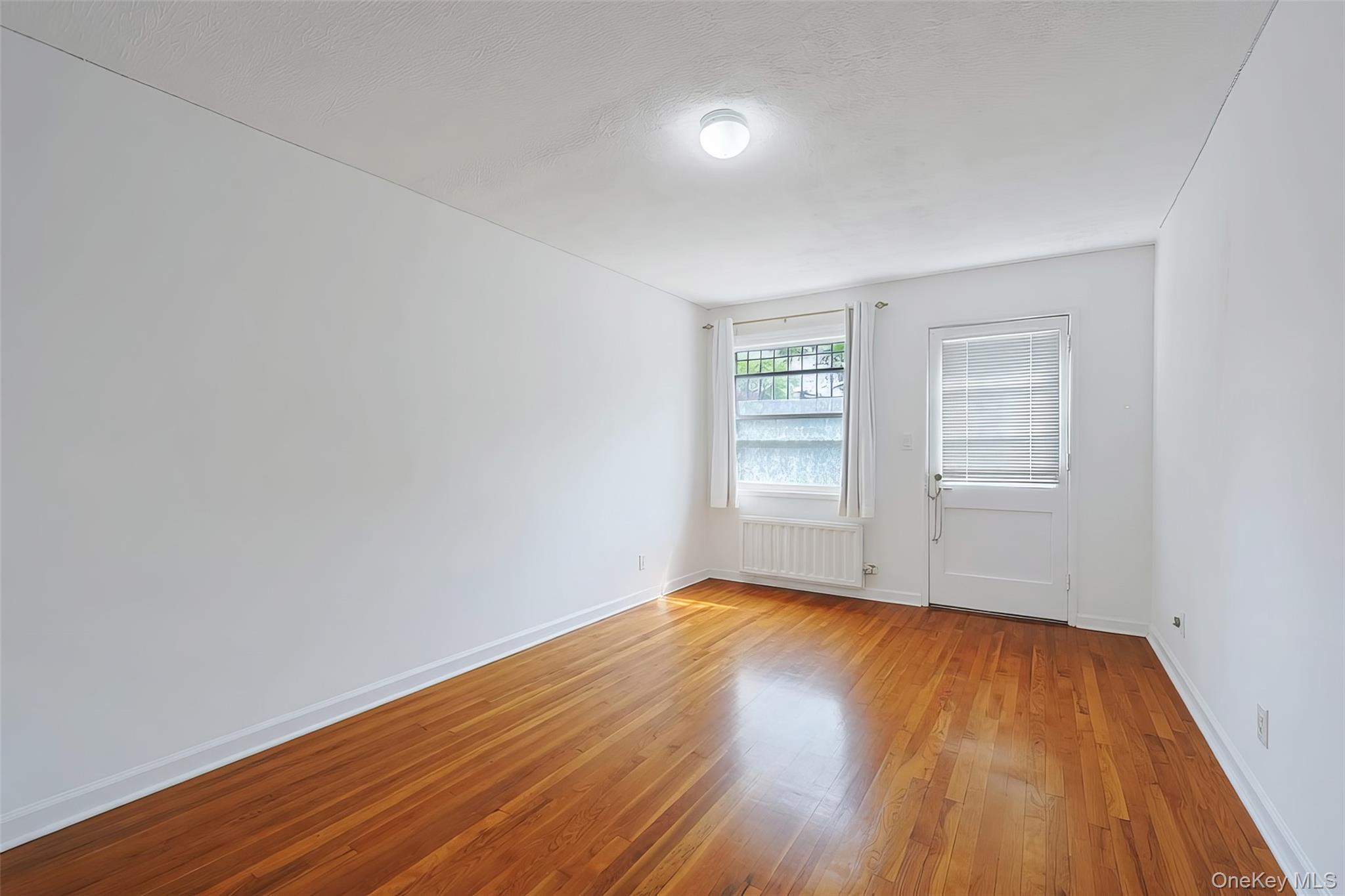 3231 71 Street Property Photo 15