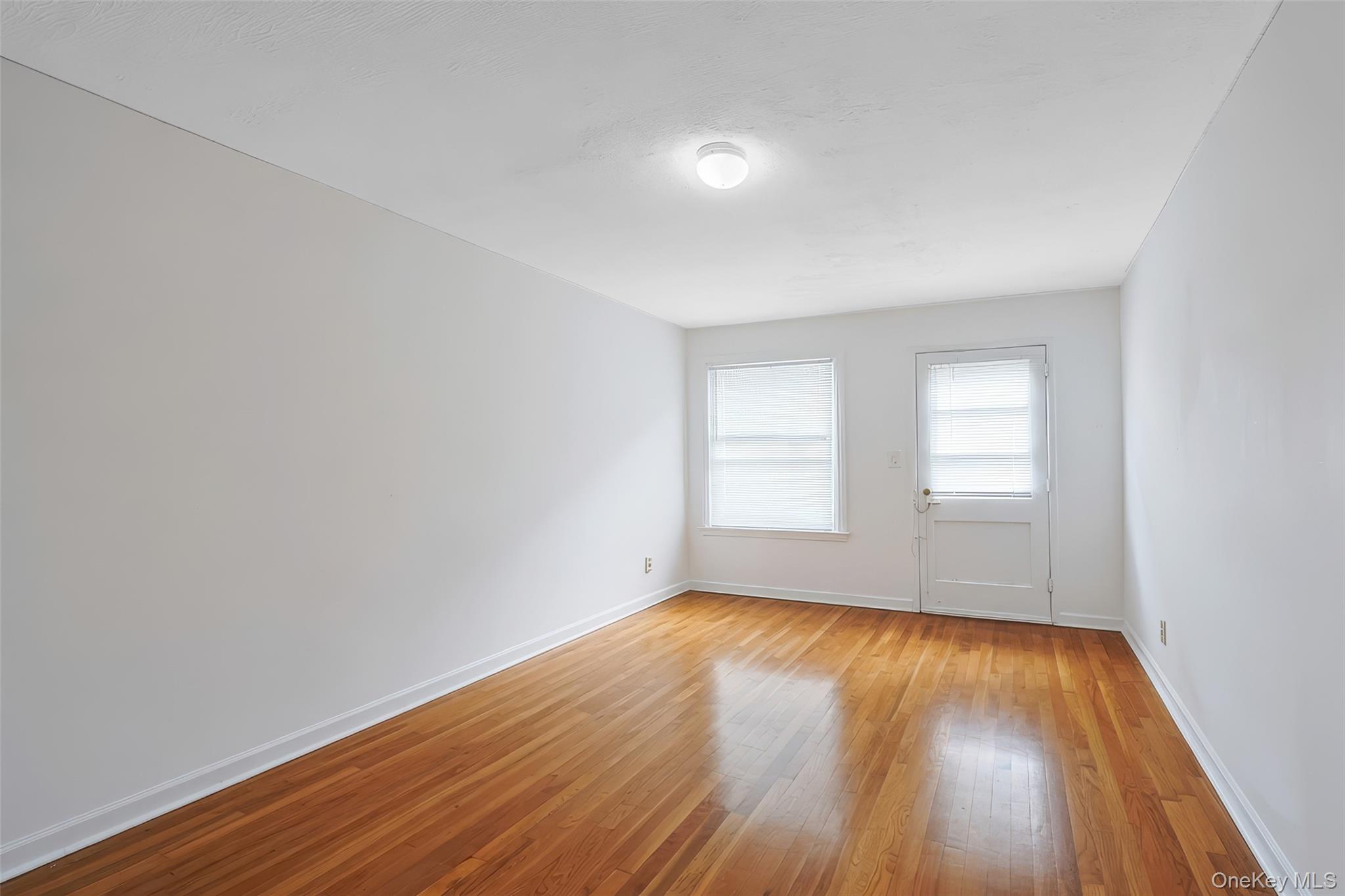 3231 71 Street Property Photo 18