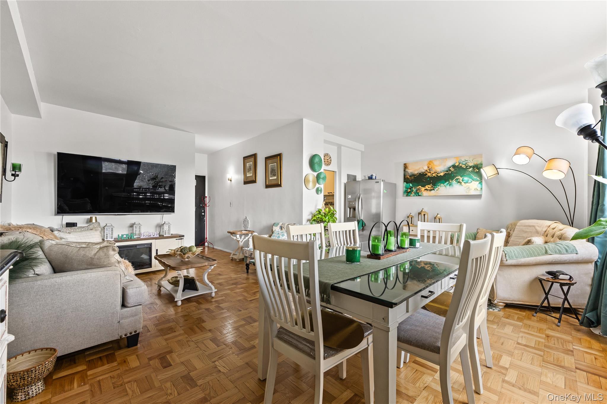 3 Fordham Hill Oval 3c Property Photo 2