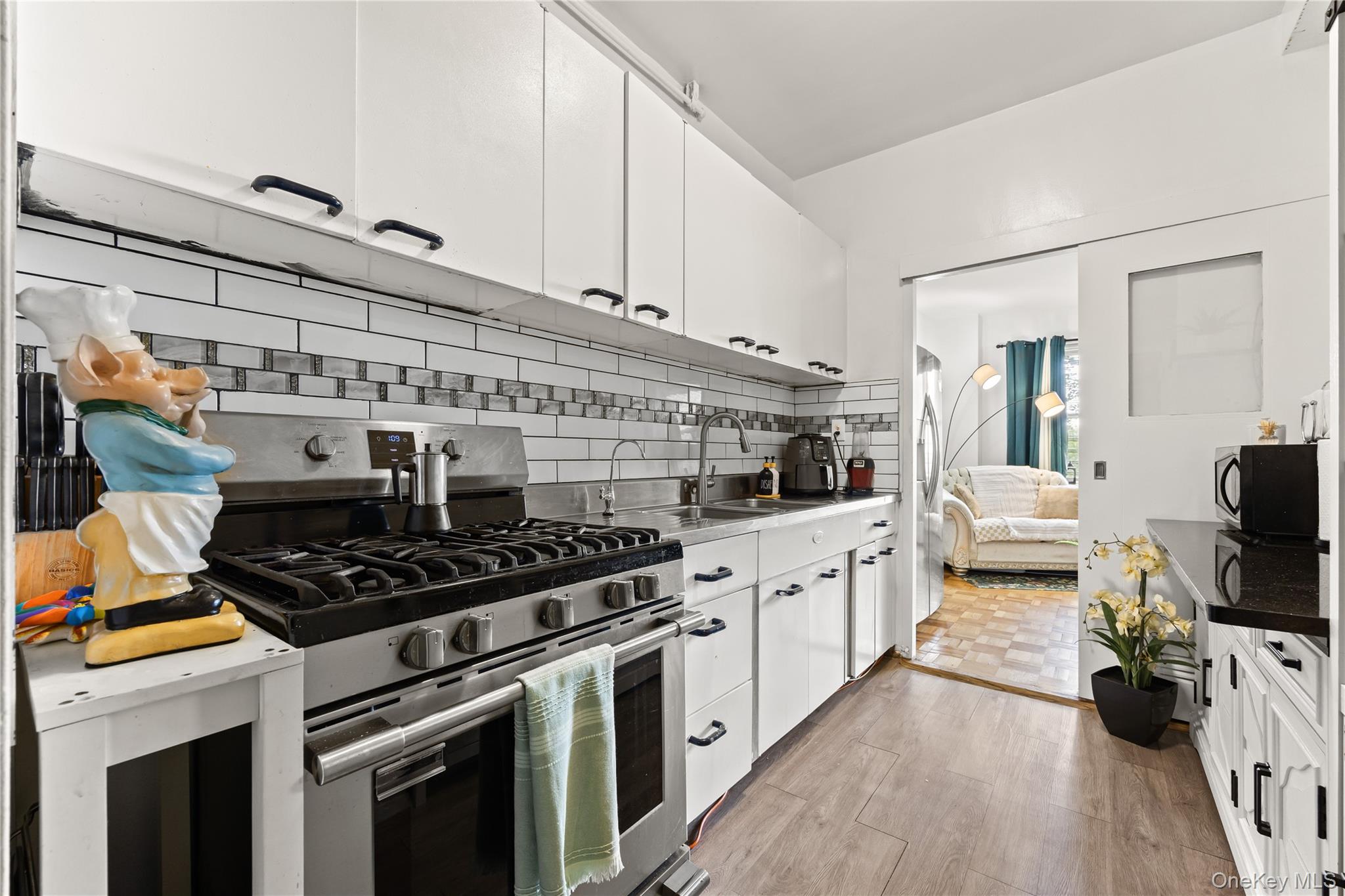 3 Fordham Hill Oval 3c Property Photo 9