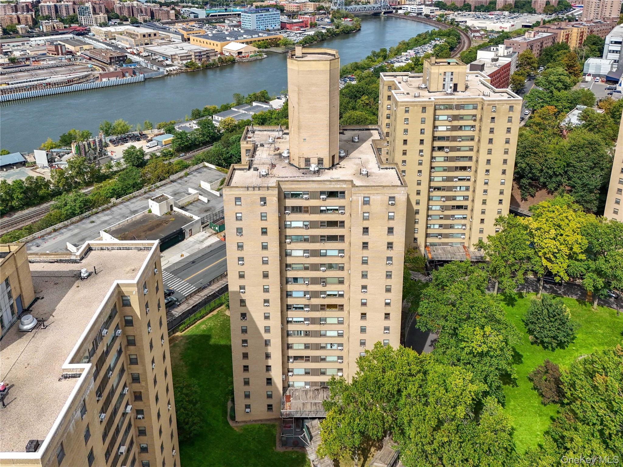 3 Fordham Hill Oval 3c Property Photo 22