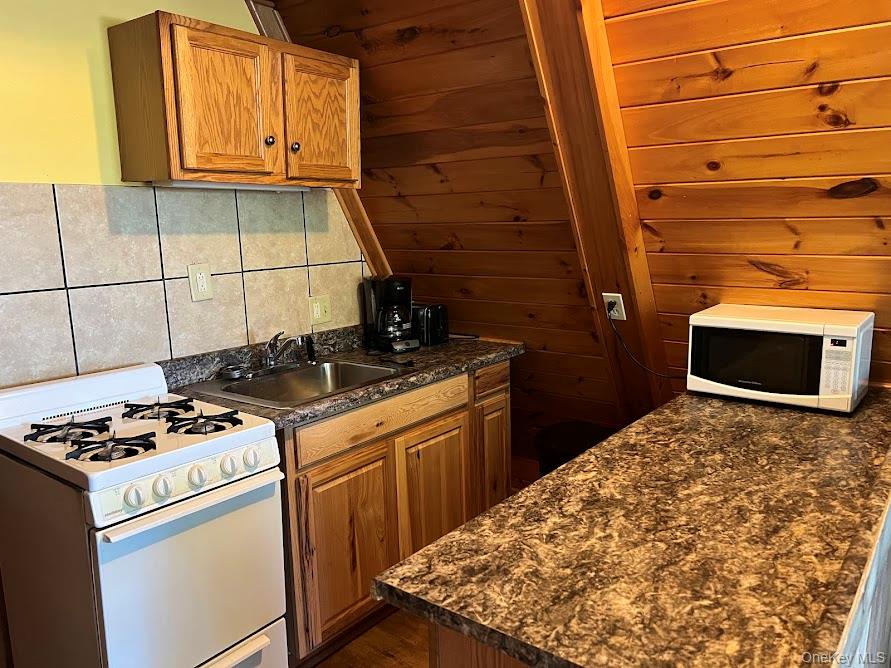 2354 Rt 9n Property Photo 16