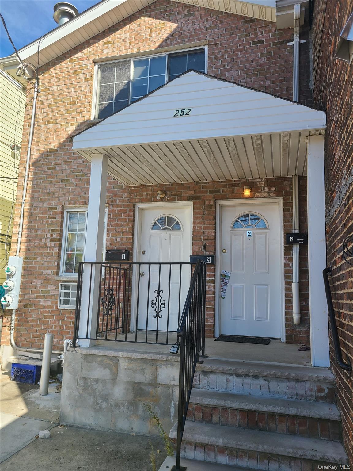 252 Soundview Avenue Property Photo 1